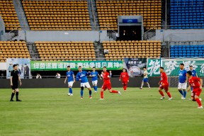 九州体育-关于著名足球联赛赛场热闹非凡，球队实力蓬勃发展的信息