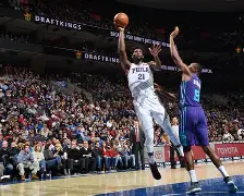 关于人主场告捷，恩比德大号三双，战绩排名第一的信息