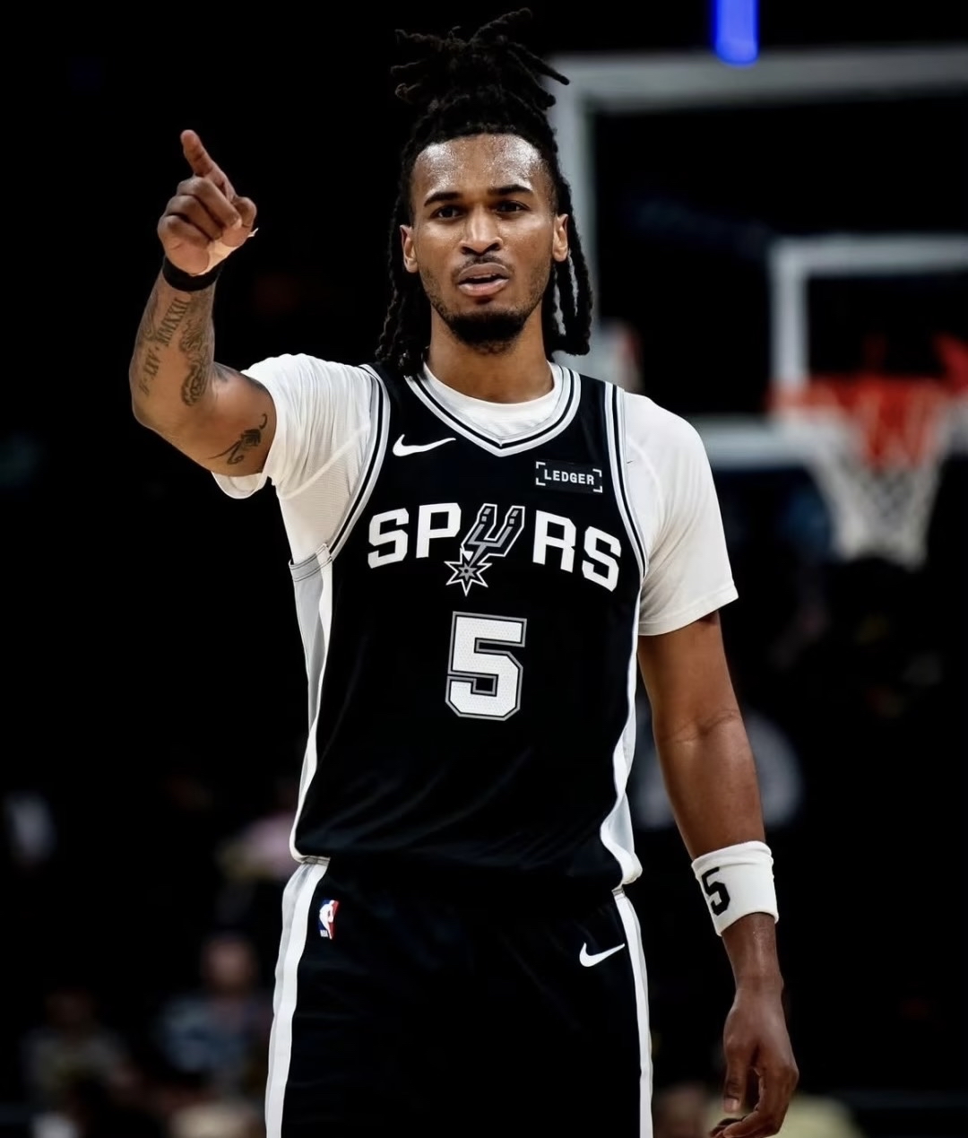 马刺队老将连续发挥，球队稳健前行的简单介绍